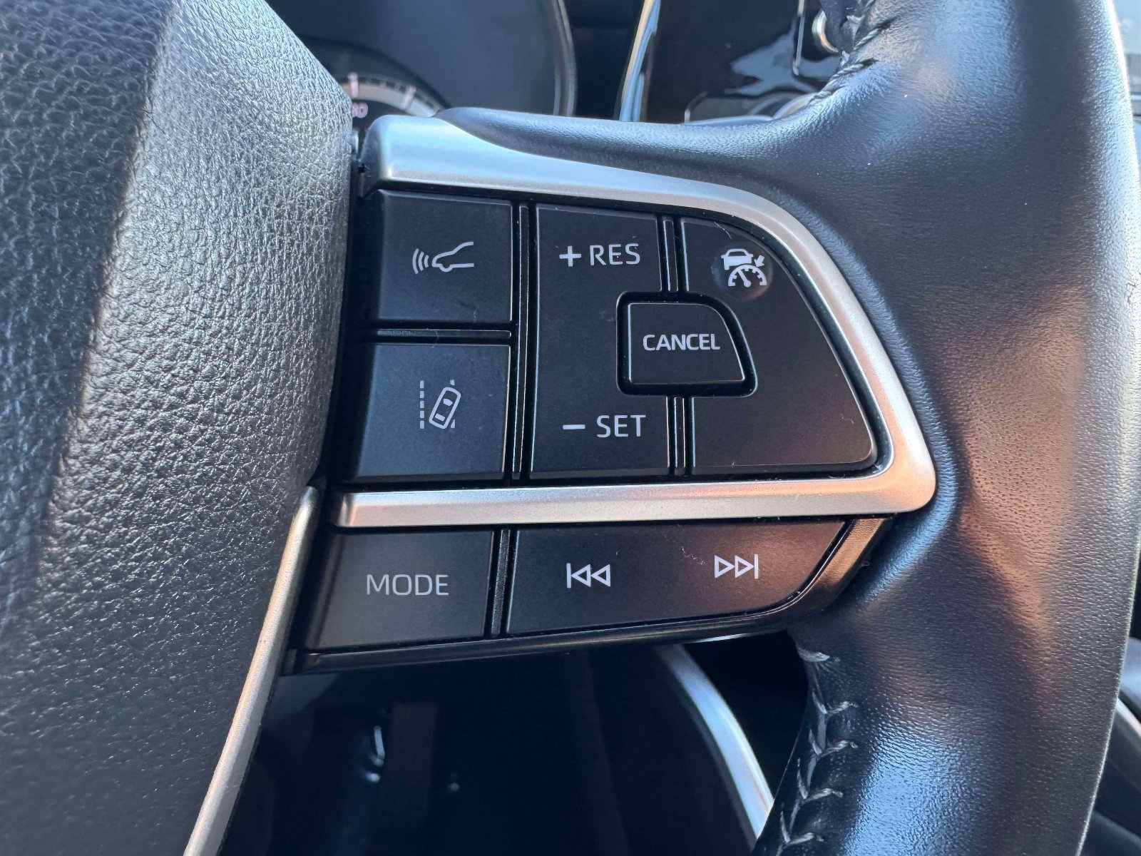 Used 2022 Toyota Highlander LE image 37