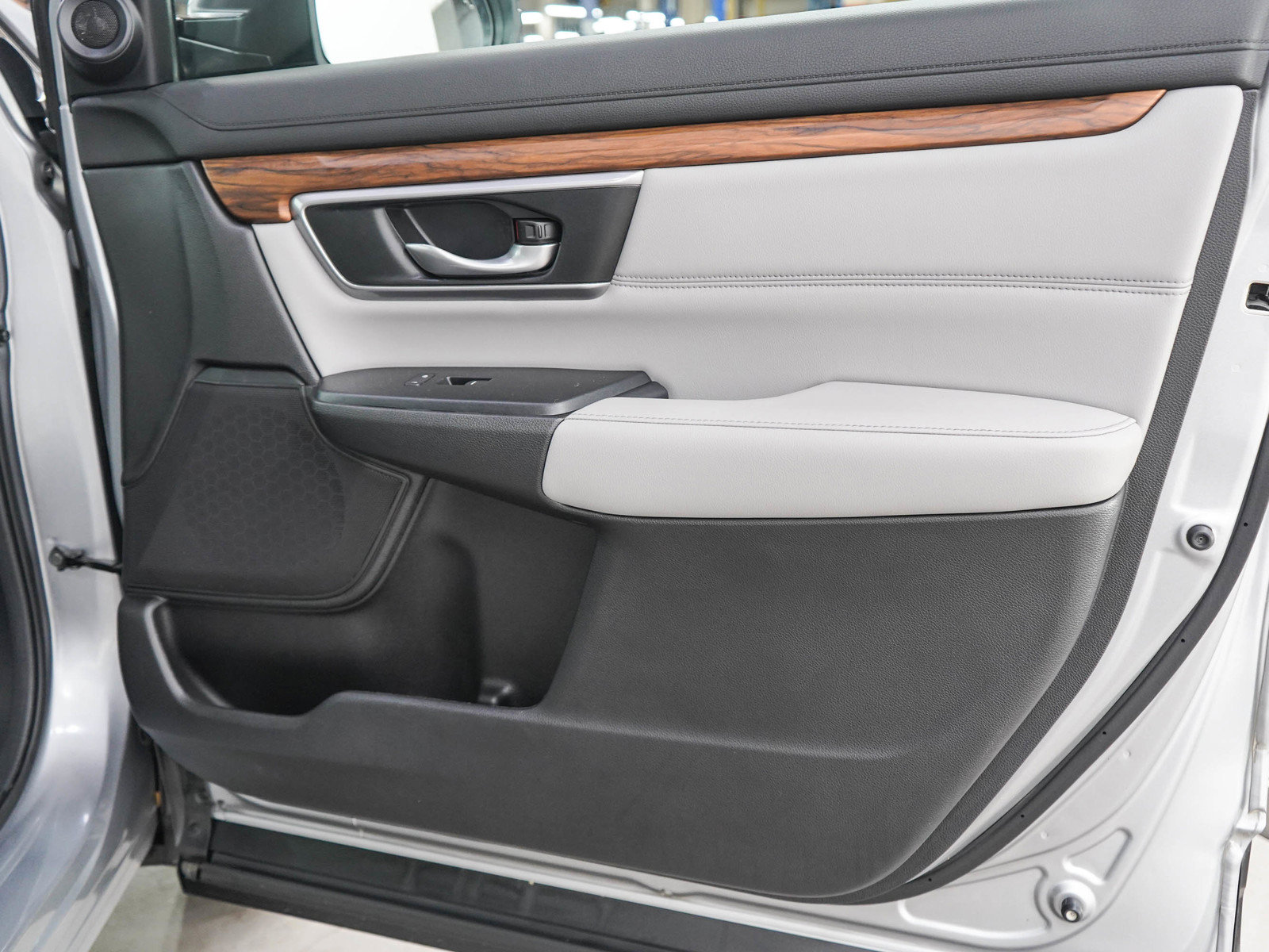 Used 2018 Honda CR-V EX-L image 9