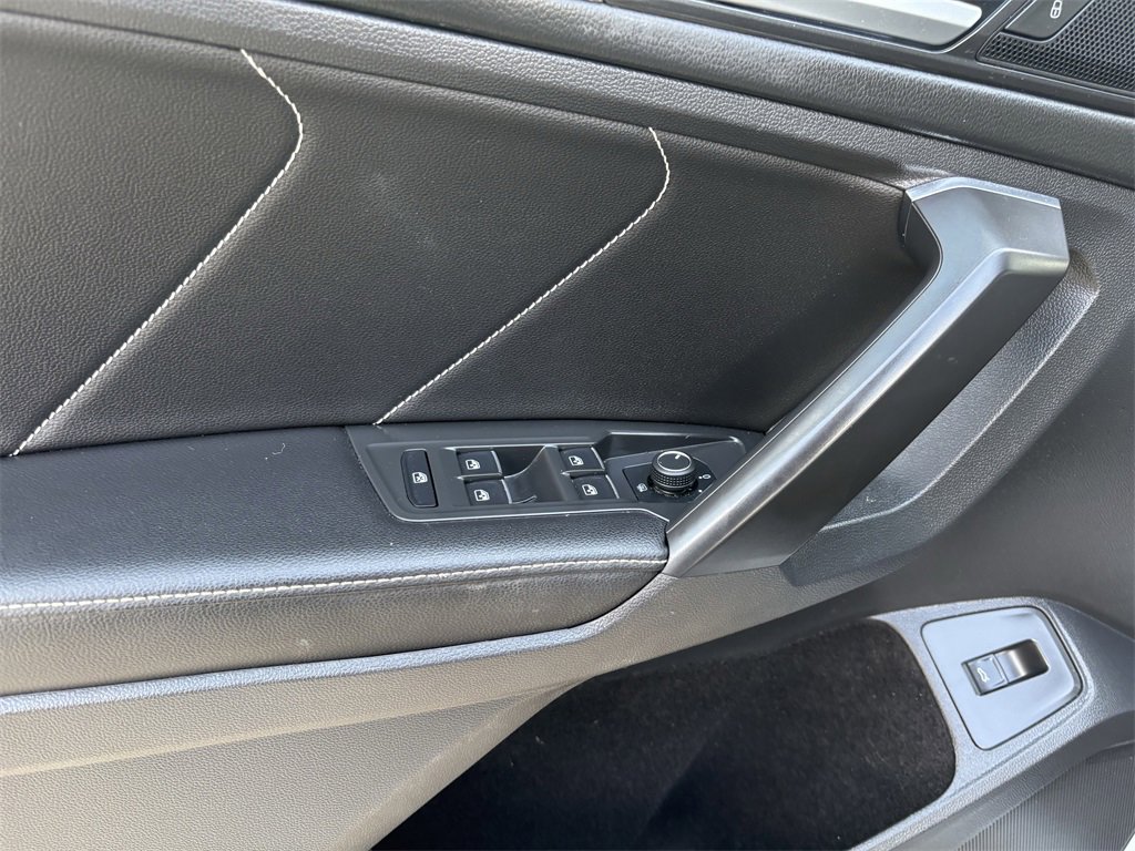 Used 2022 Volkswagen Tiguan SE image 11