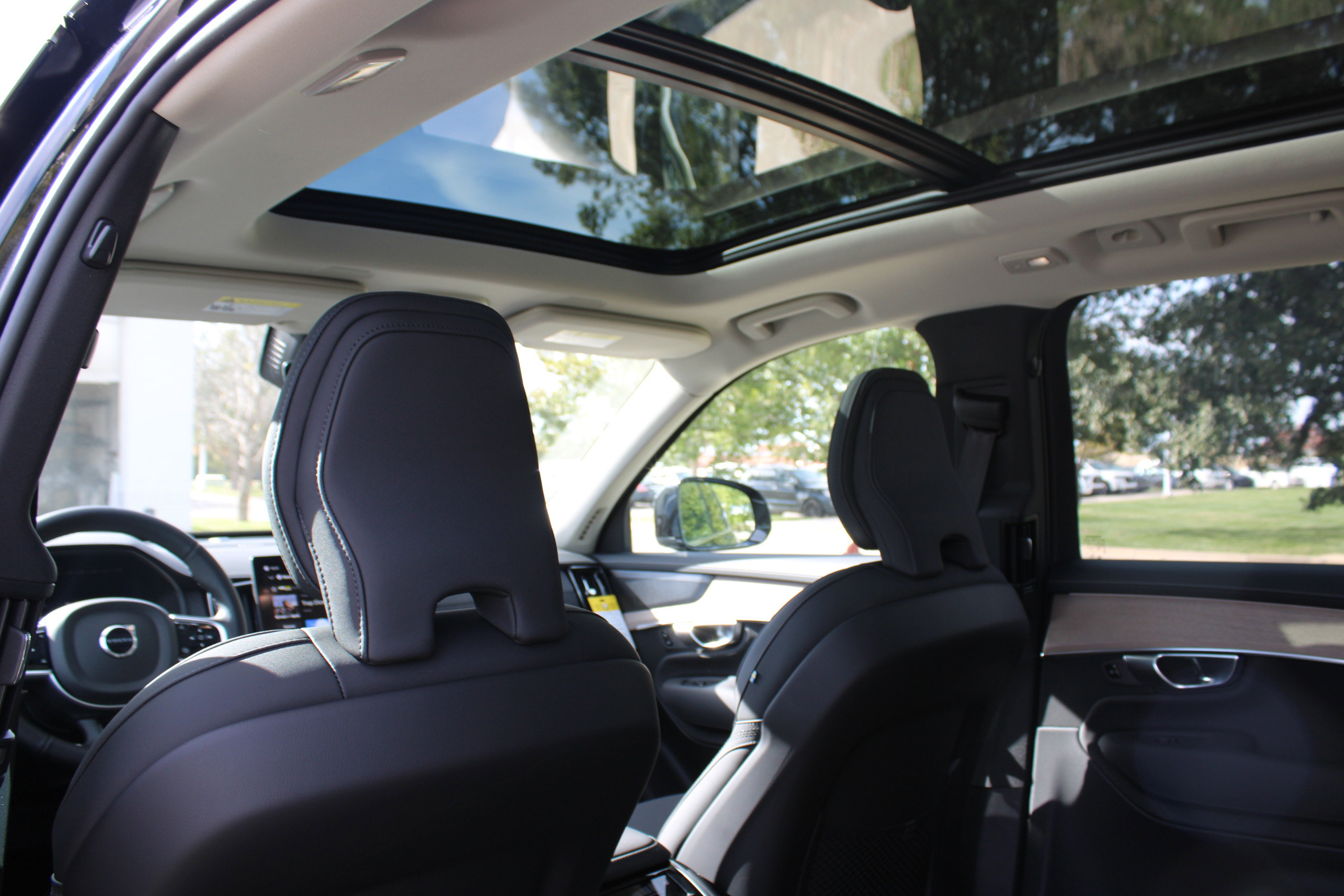 New 2026 Volvo XC90 B6 Plus w/ Protection Package Premier AWD/4WD image 34