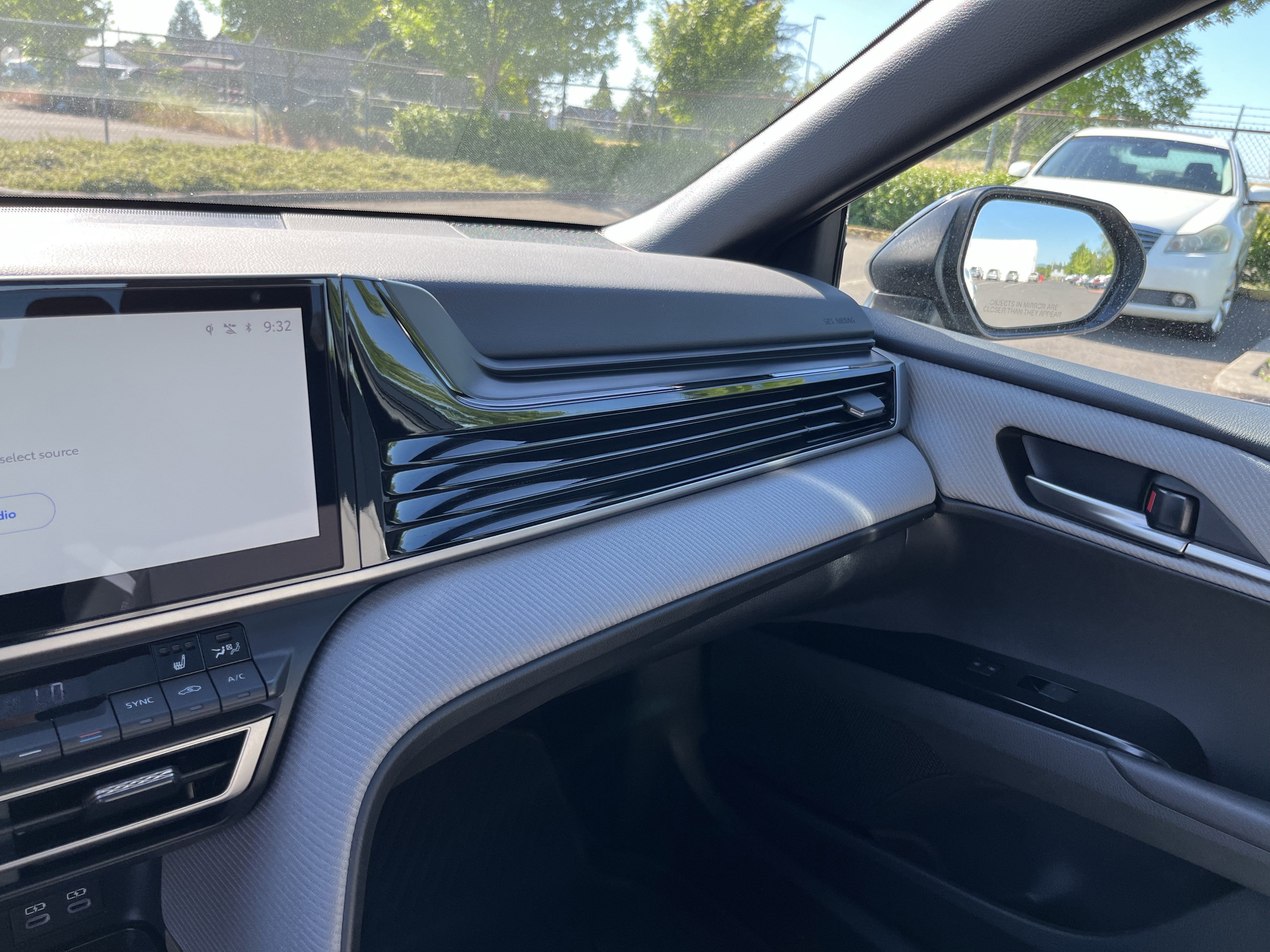 Used 2025 Toyota Camry SE w/ Multimedia Upgrade Package AWD/4WD image 25
