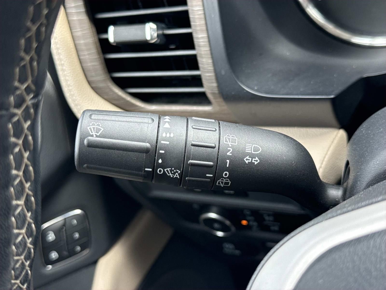 Used 2024 Ford Expedition Limited image 16