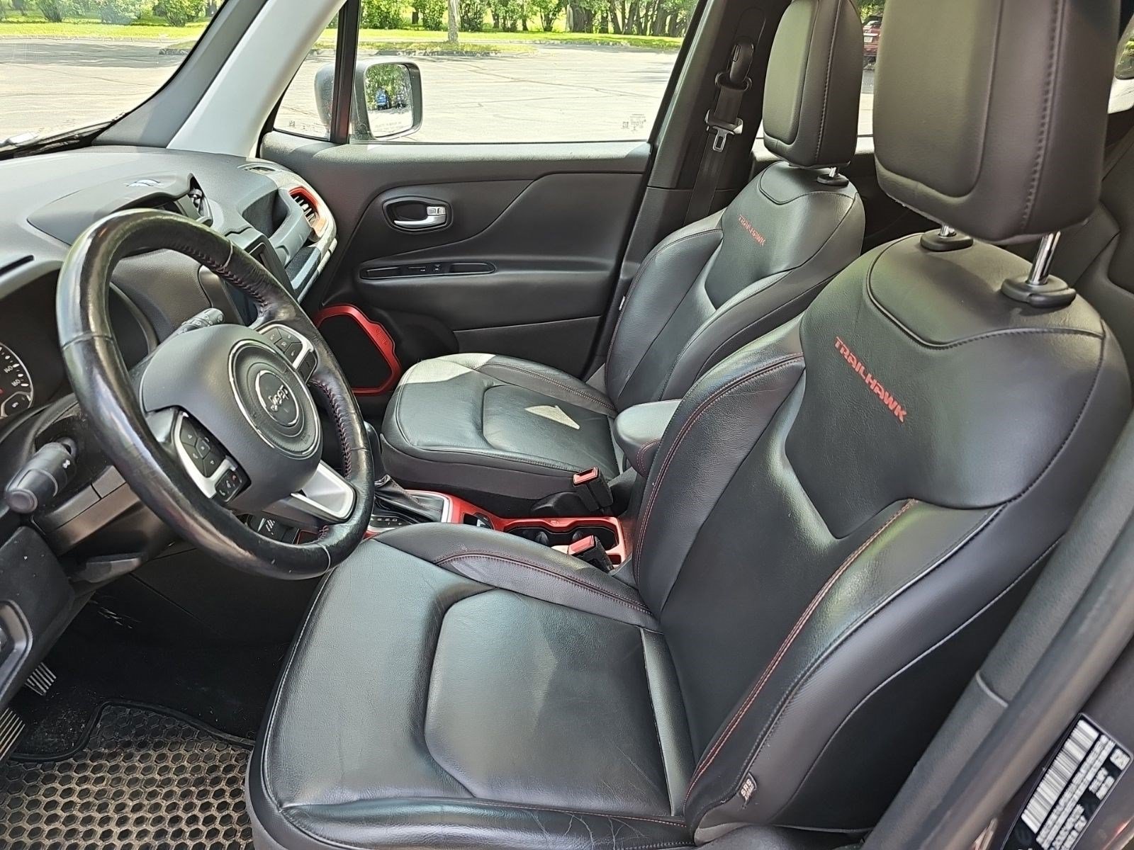 Used 2019 Jeep Renegade Trailhawk AWD/4WD image 19