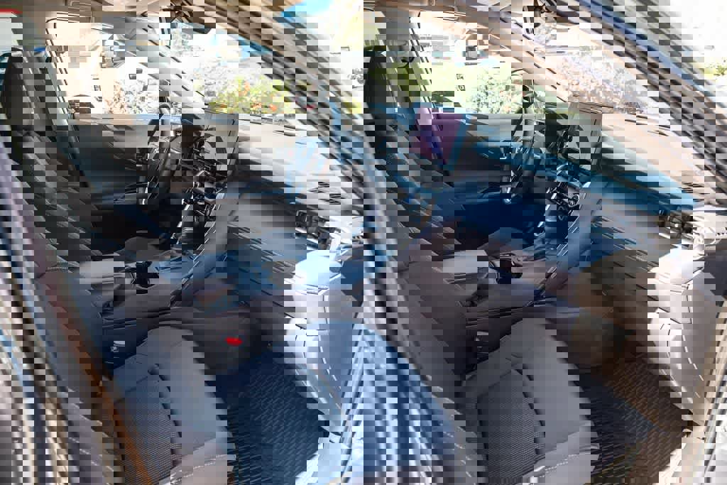 Used 2024 Toyota Venza LE AWD/4WD image 15