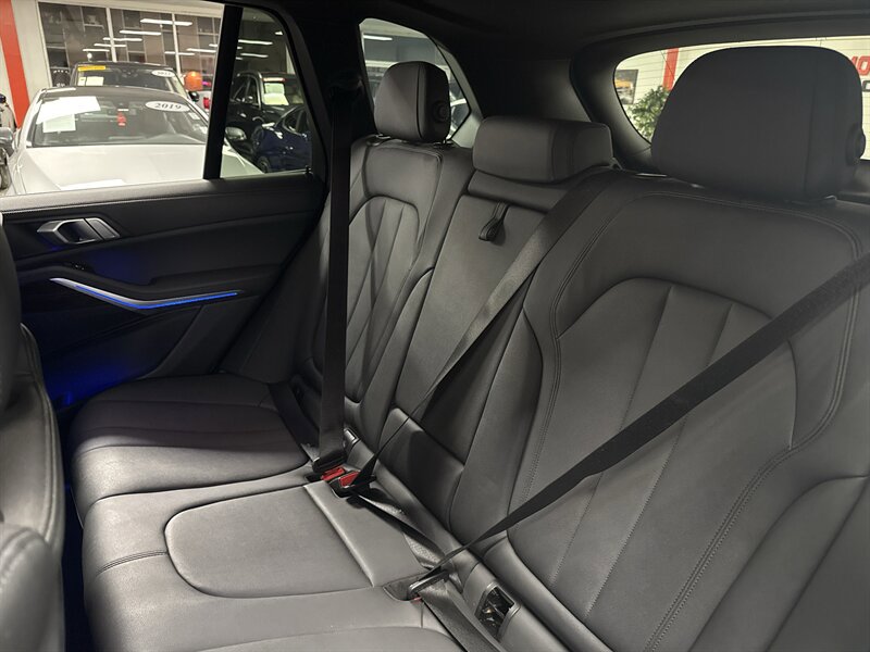 Used 2019 BMW X5 xDrive40i w/ Premium Package 2 AWD/4WD image 19