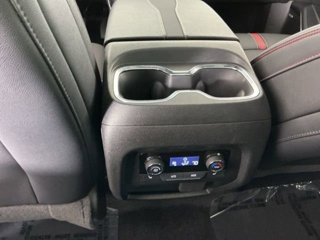 Used 2025 Chevrolet Traverse RS image 27