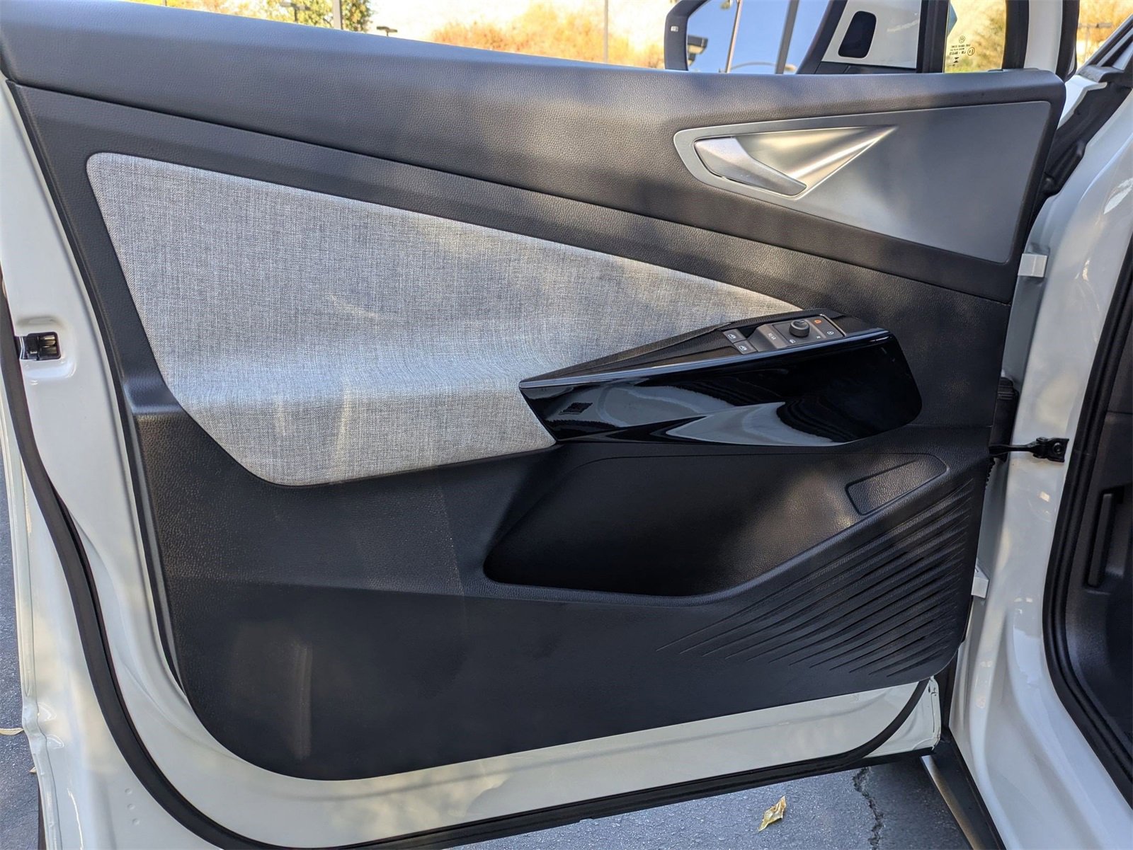 Used 2023 Volkswagen ID.4 Pro image 16