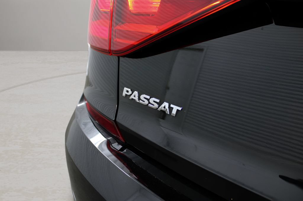 Used 2016 Volkswagen Passat 1.8T S FWD image 40