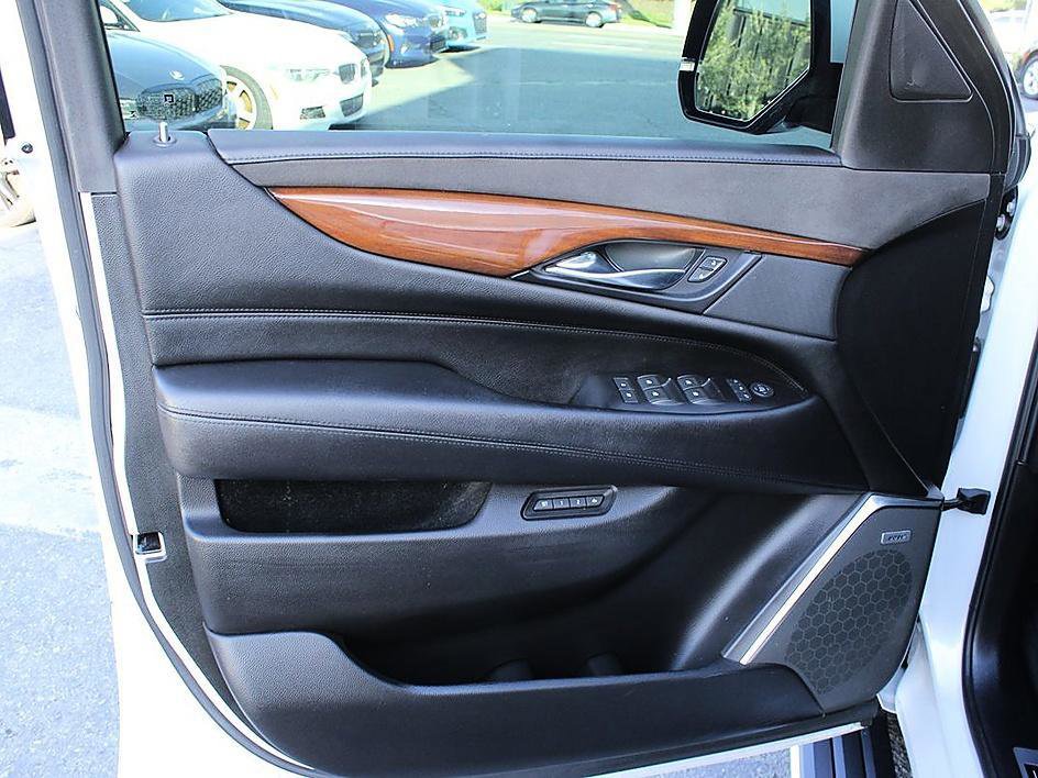 Used 2017 Cadillac Escalade Premium Luxury image 9