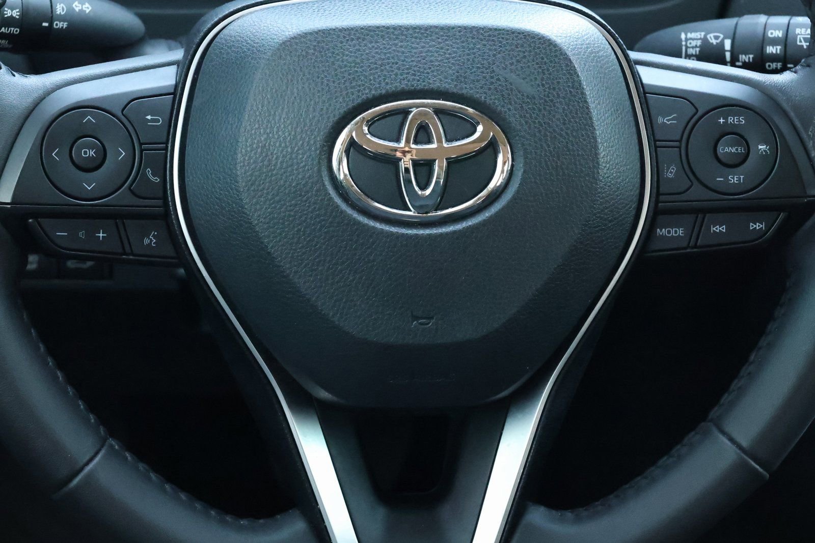 Used 2025 Toyota RAV4 Limited image 17