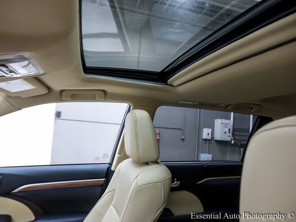 Used 2018 Toyota Highlander Limited image 12