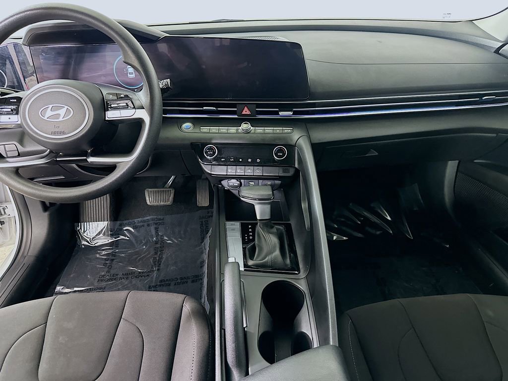 Used 2024 Hyundai Elantra SEL image 18