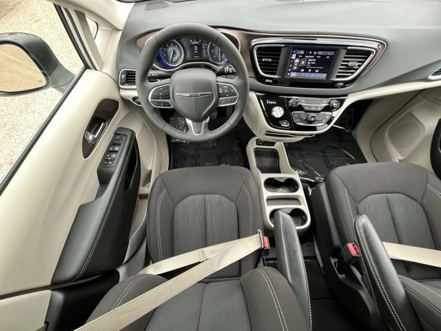 Used 2024 Chrysler Voyager LX FWD image 23