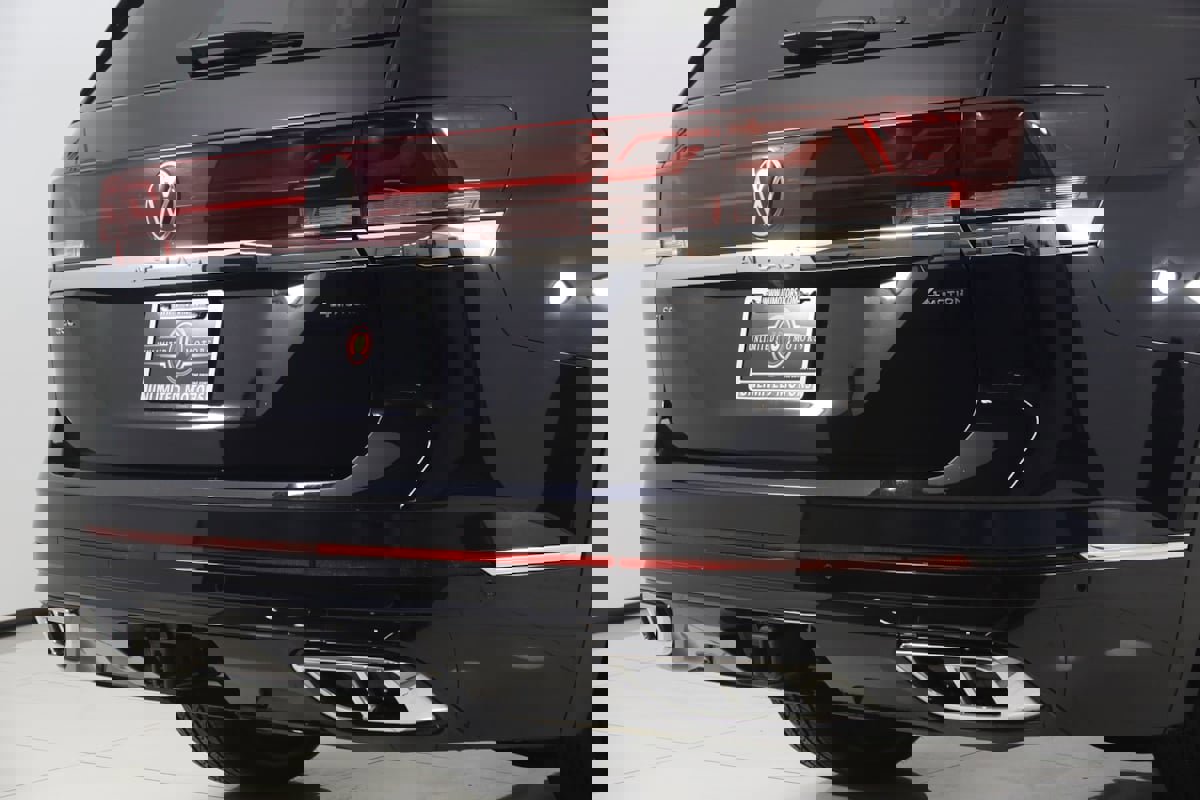 Used 2024 Volkswagen Atlas SEL Premium R-Line image 47