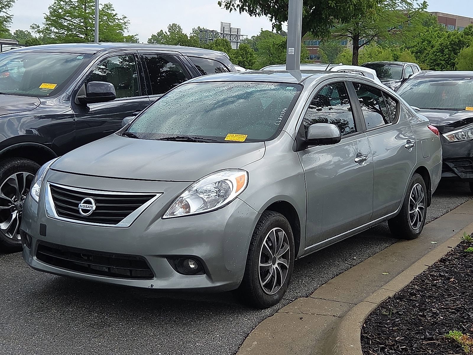 Used 2012 Nissan Versa SV w/ Convenience Pkg FWD image 2