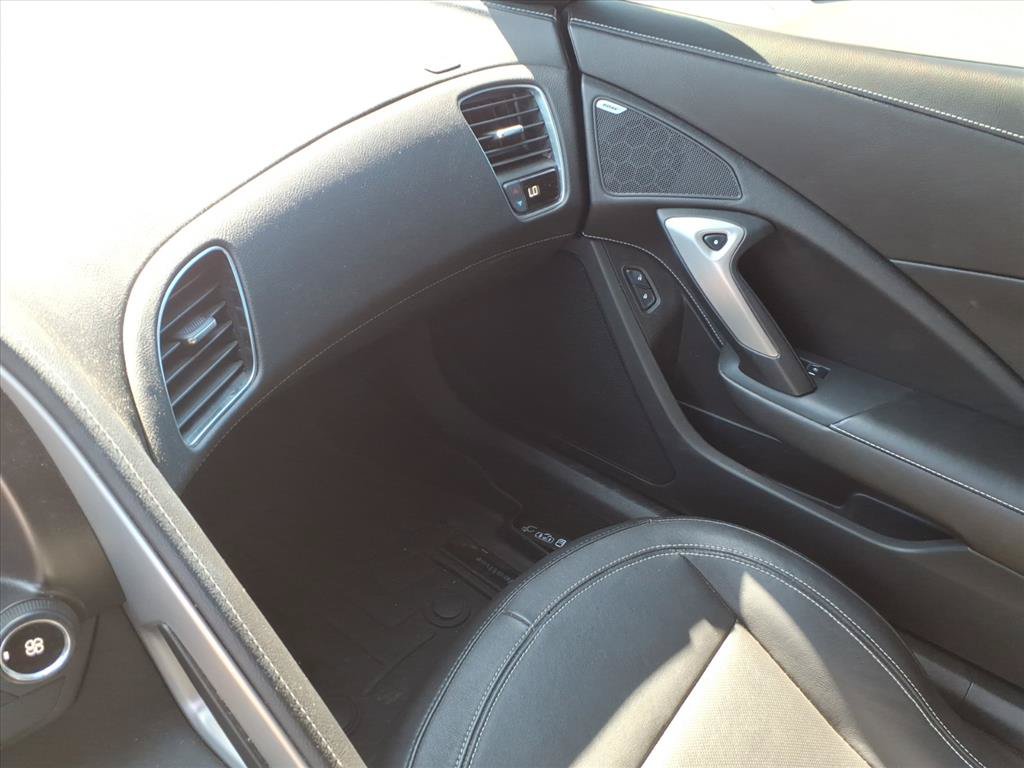 Used 2019 Chevrolet Corvette Stingray Coupe w/ 1LT RWD image 34