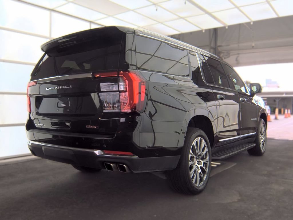 Used 2025 GMC Yukon XL Denali AWD/4WD image 4