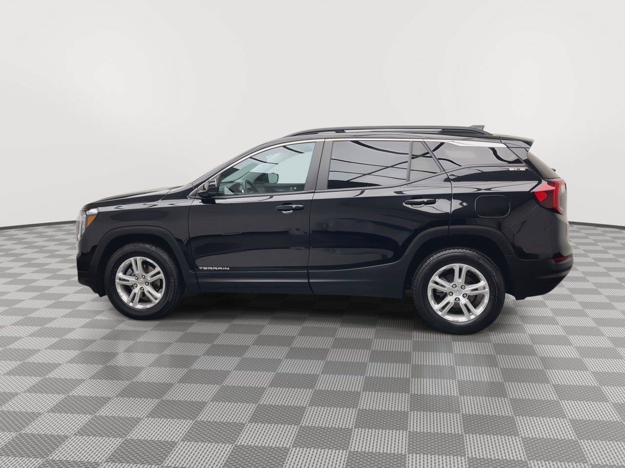 Used 2023 GMC Terrain SLE w/ Driver Convenience Package AWD/4WD image 35