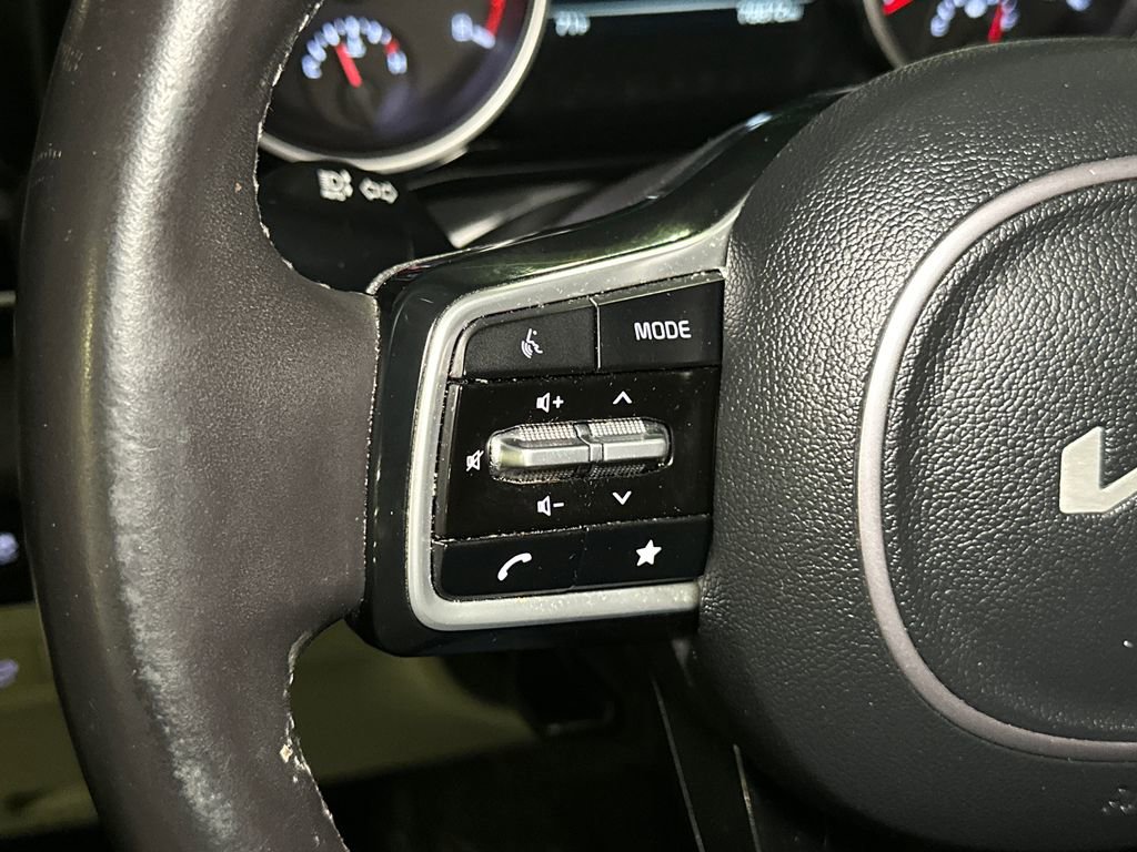 Used 2024 Kia Carnival EX FWD image 21
