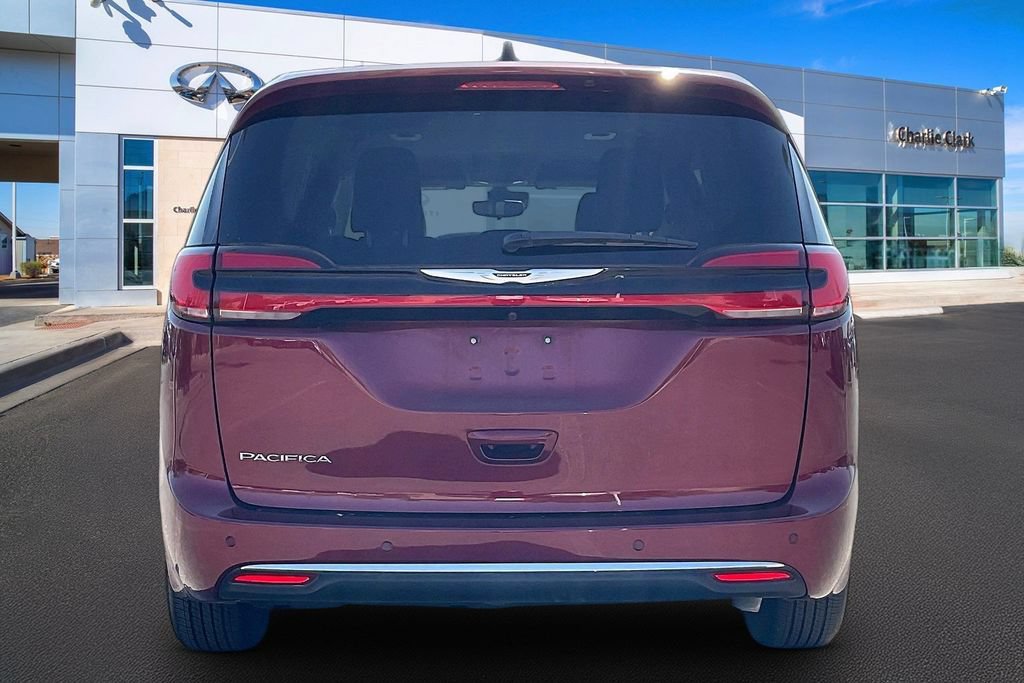 Used 2023 Chrysler Pacifica Touring-L FWD image 4