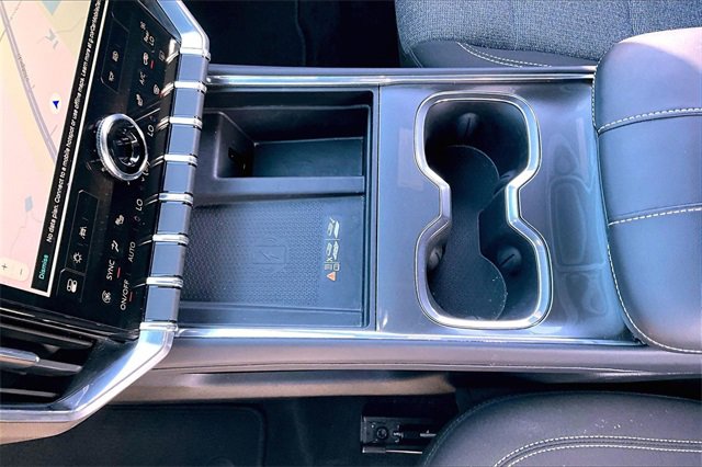 Used 2025 GMC Acadia Elevation image 18