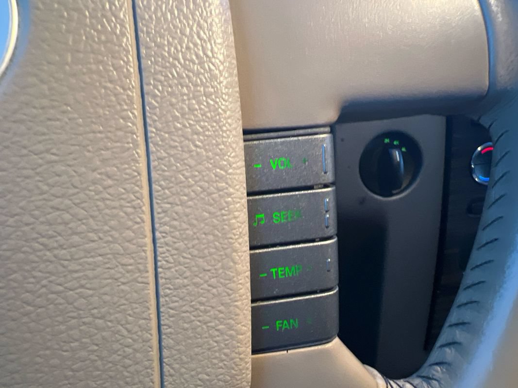 Used 2008 Lincoln Mark LT 4x4 image 27