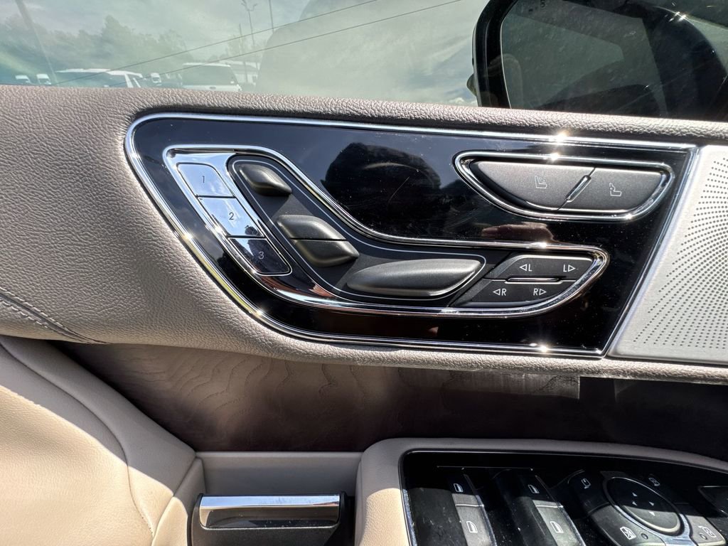 Used 2024 Lincoln Navigator L Reserve AWD/4WD image 12