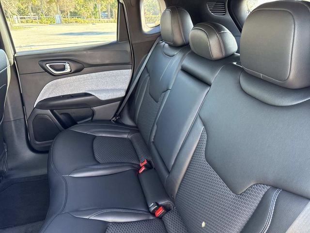 Used 2025 Jeep Compass Latitude image 11