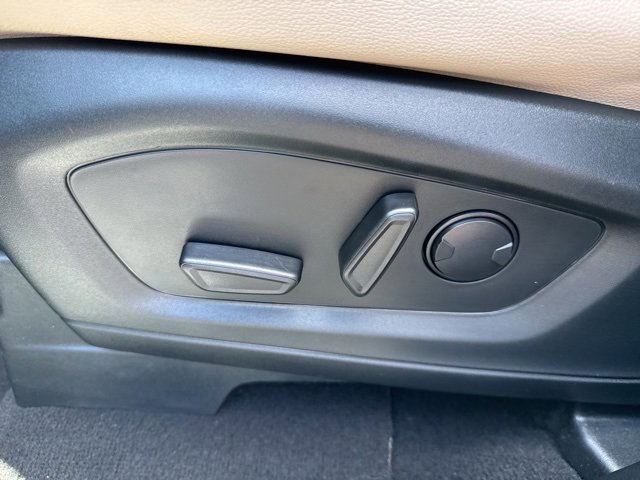 Used 2024 Ford Explorer Limited image 11