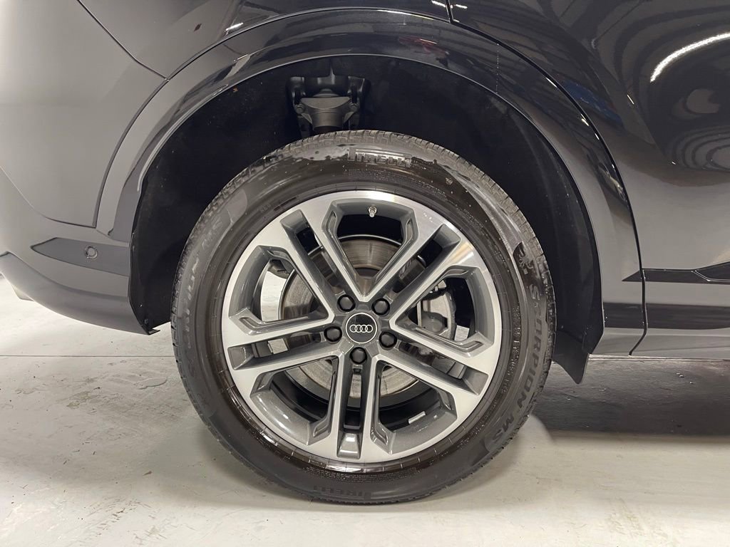 Used 2025 Audi Q5 Premium image 15
