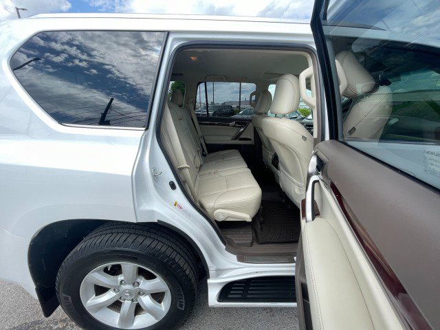 Used 2013 Lexus GX 460 w/ Comfort Plus Pkg image 18