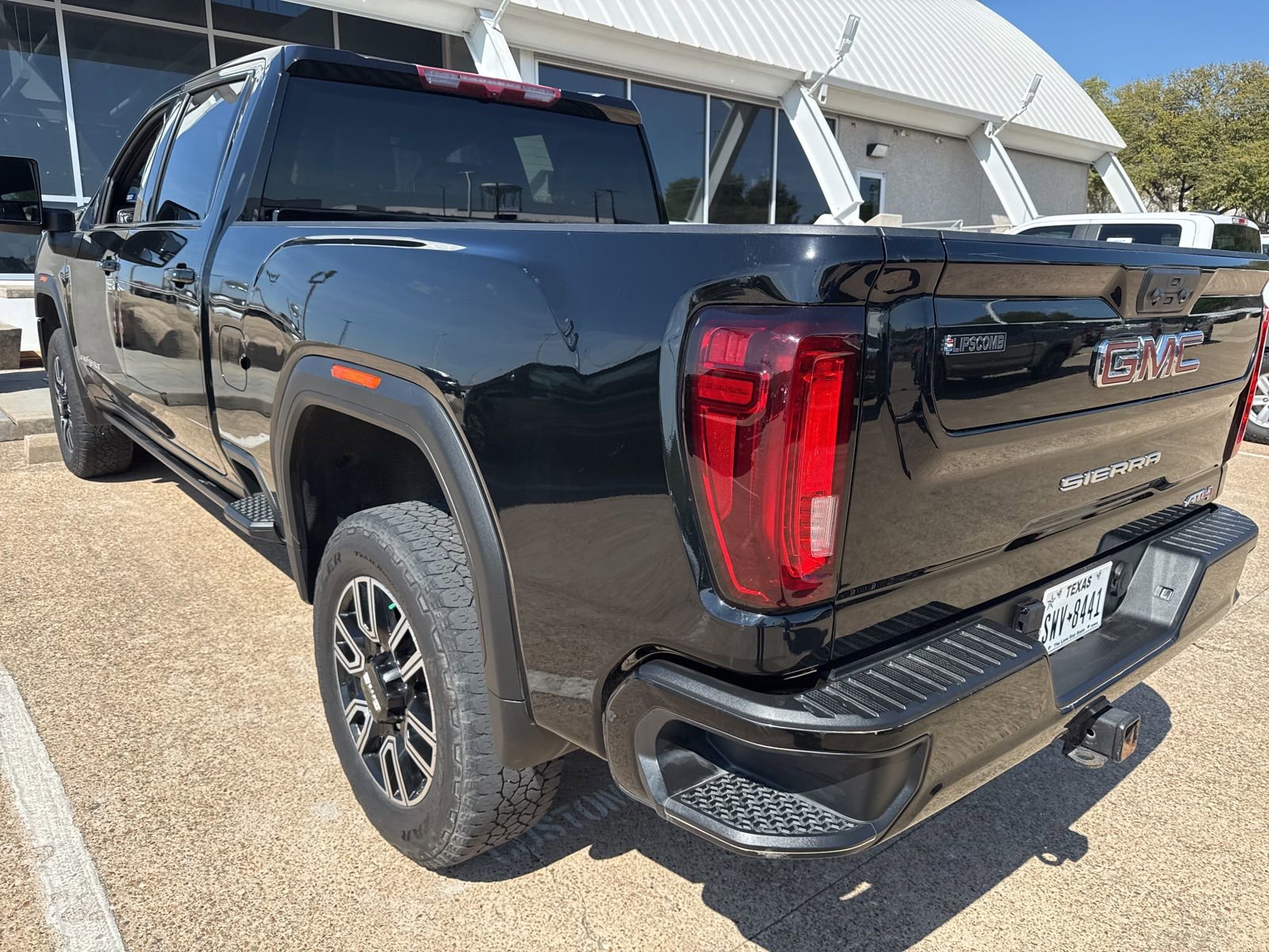 Used 2023 GMC Sierra 2500 AT4 image 9