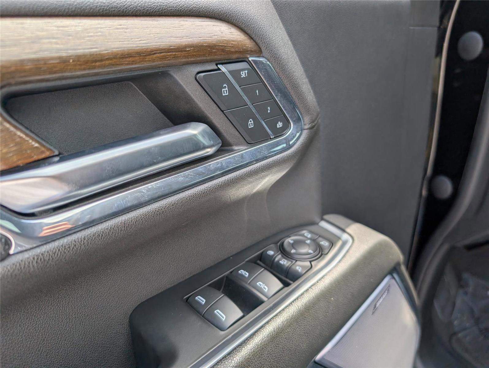 Used 2024 Chevrolet Silverado 2500 High Country w/ High Country Premium Package AWD/4WD image 9