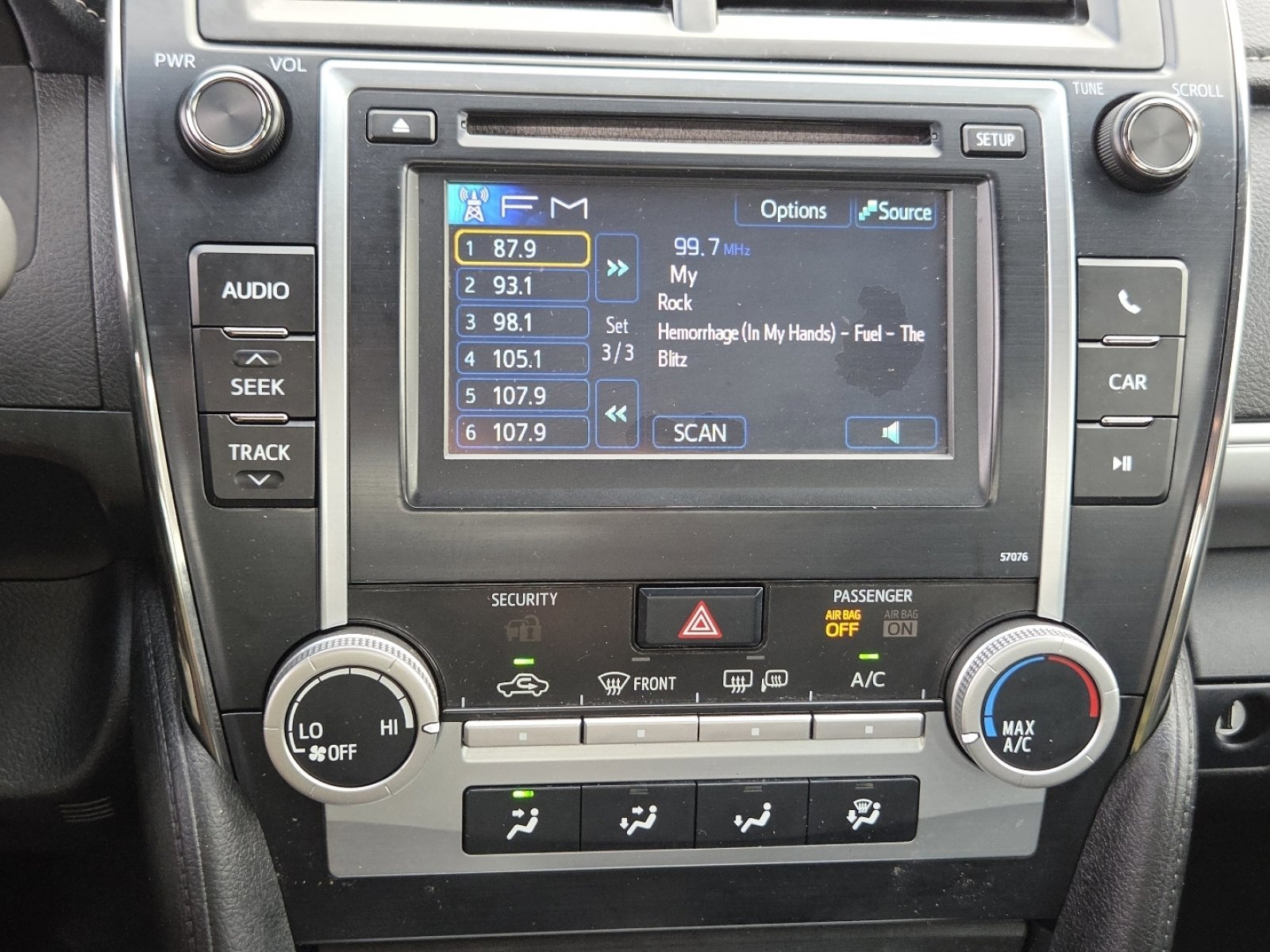 Used 2014 Toyota Camry SE image 26