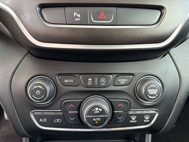 Used 2019 Jeep Cherokee Trailhawk w/ Cold Weather Group image 25