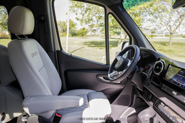 Used 2025 Mercedes-Benz Sprinter 2500 image 65
