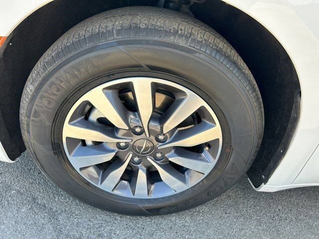 Used 2023 Chrysler Pacifica Touring-L FWD image 57