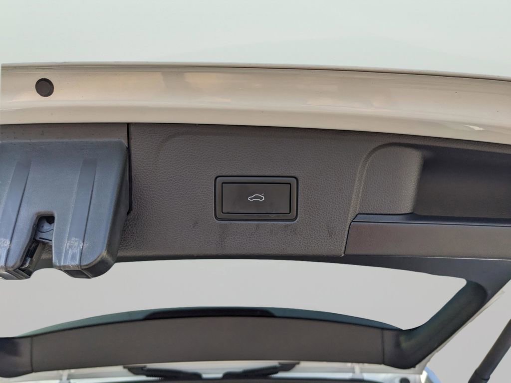 Certified 2023 Volkswagen Atlas SEL R-Line image 12