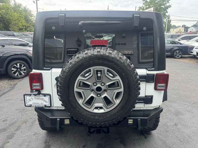 Used 2018 Jeep Wrangler Unlimited Rubicon w/ Connectivity Group AWD/4WD image 5