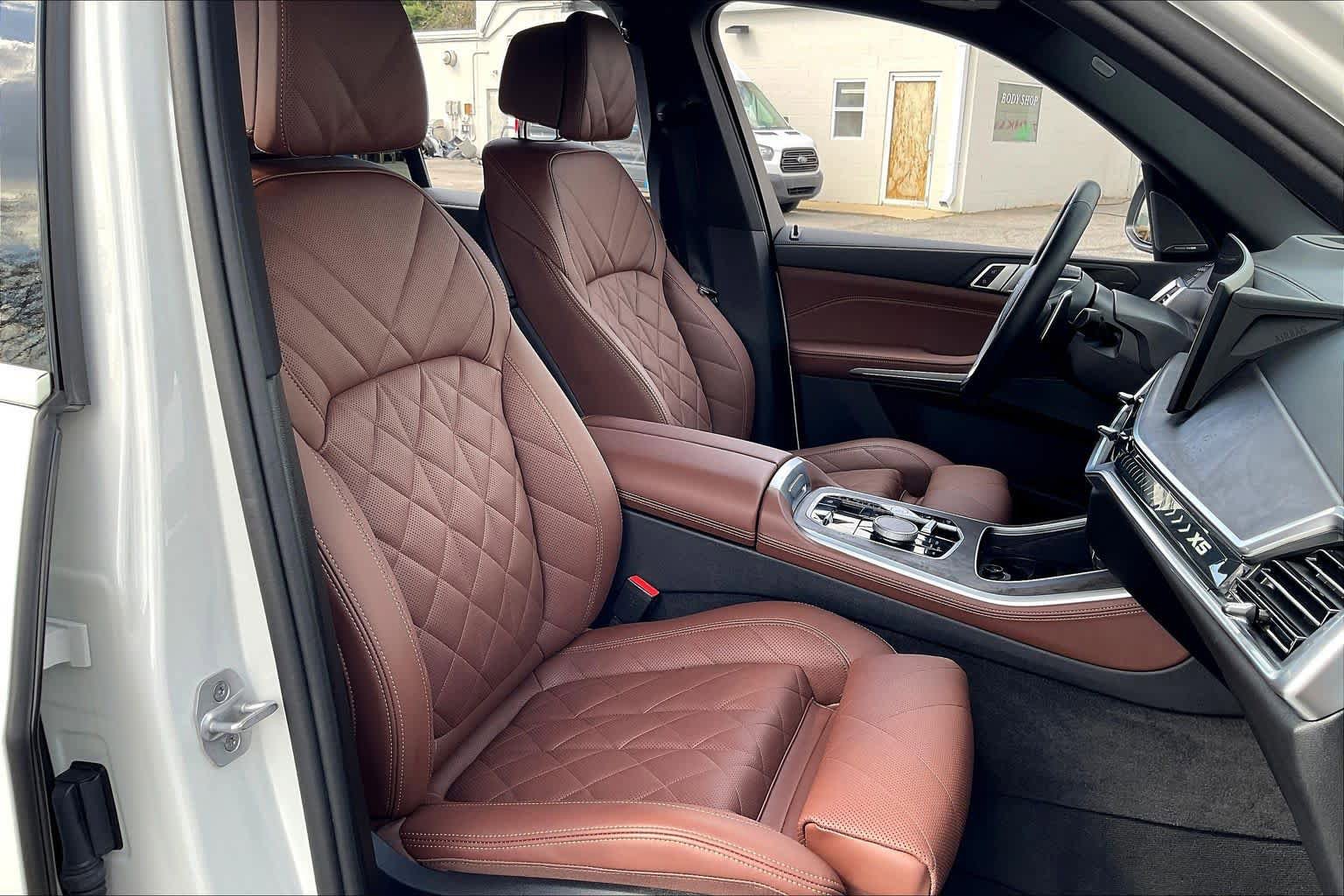 Used 2025 BMW X5 xDrive40i w/ Premium Package AWD/4WD image 8