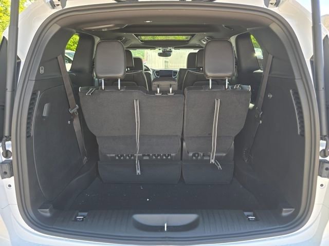 New 2027 Chrysler Pacifica Limited FWD image 28