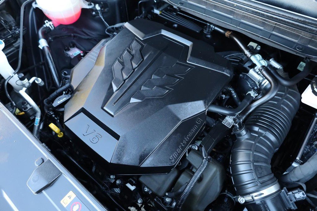 Used 2024 Kia Carnival LX image 28