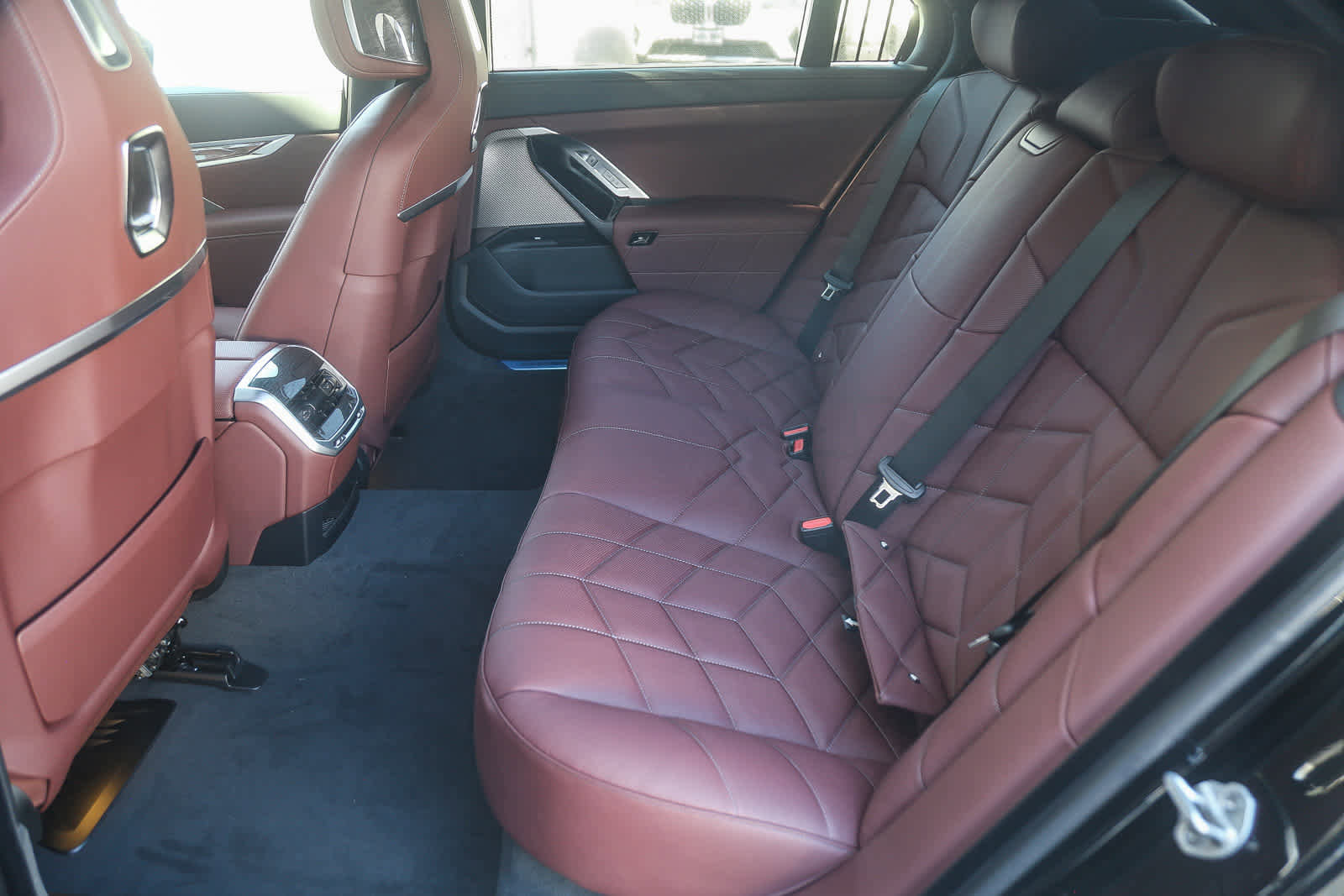 Used 2026 BMW 750e xDrive 750e xDrive w/ Premium Package image 15