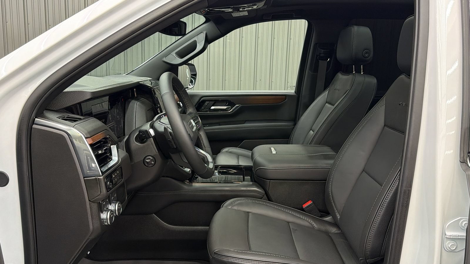 Used 2026 GMC Yukon Denali w/ Sun & Power Step Package AWD/4WD image 32