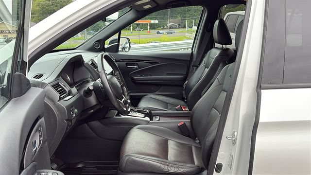 Used 2021 Honda Pilot Black Edition image 9