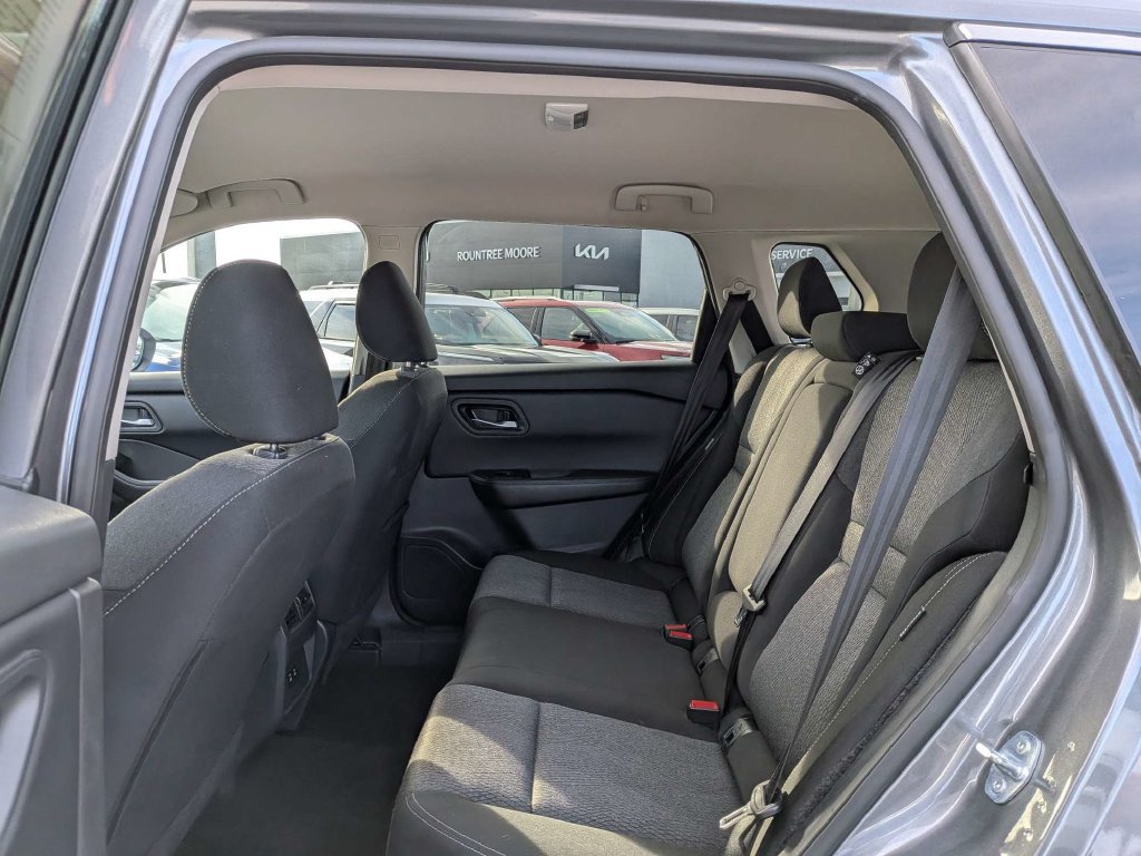 Used 2025 Nissan Rogue SV AWD/4WD image 15