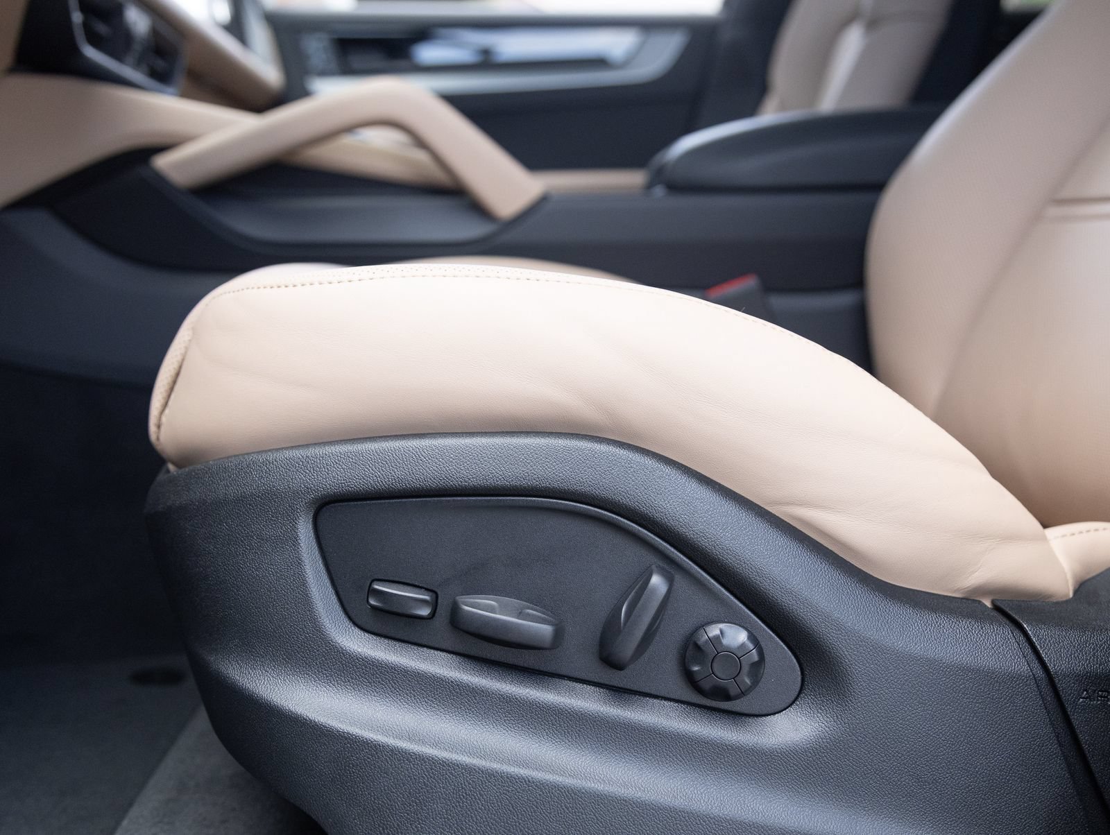 New 2026 Porsche Cayenne Coupe AWD/4WD image 23