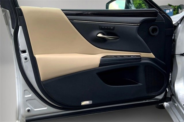 Used 2020 Lexus ES 350 w/ Premium Package image 18