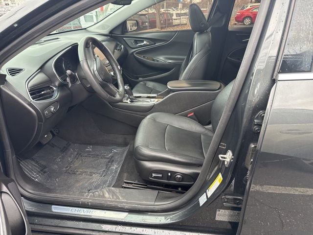 Used 2017 Chevrolet Malibu Premier w/ Premier Sun and Wheel Package image 5