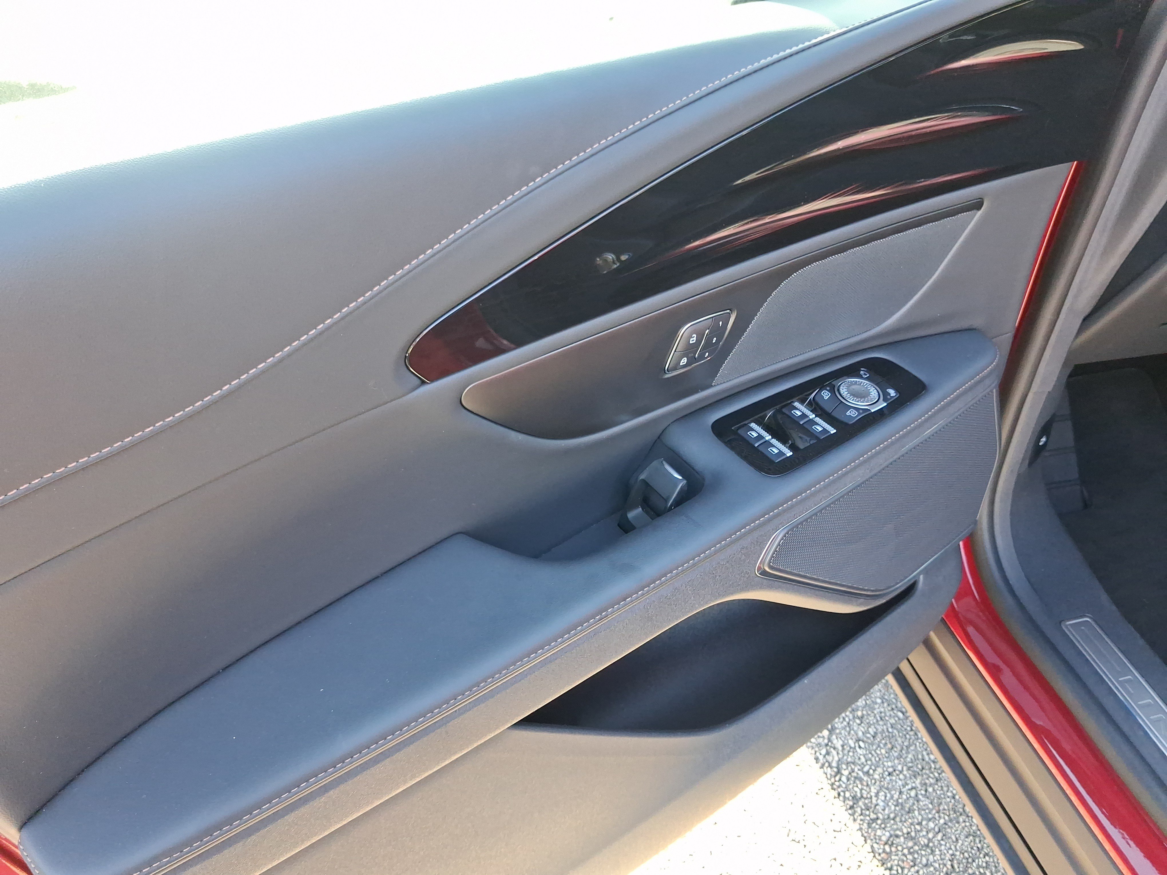 Certified 2024 Lincoln Nautilus Reserve w/ Jet Appearance Package (87T) AWD/4WD image 13